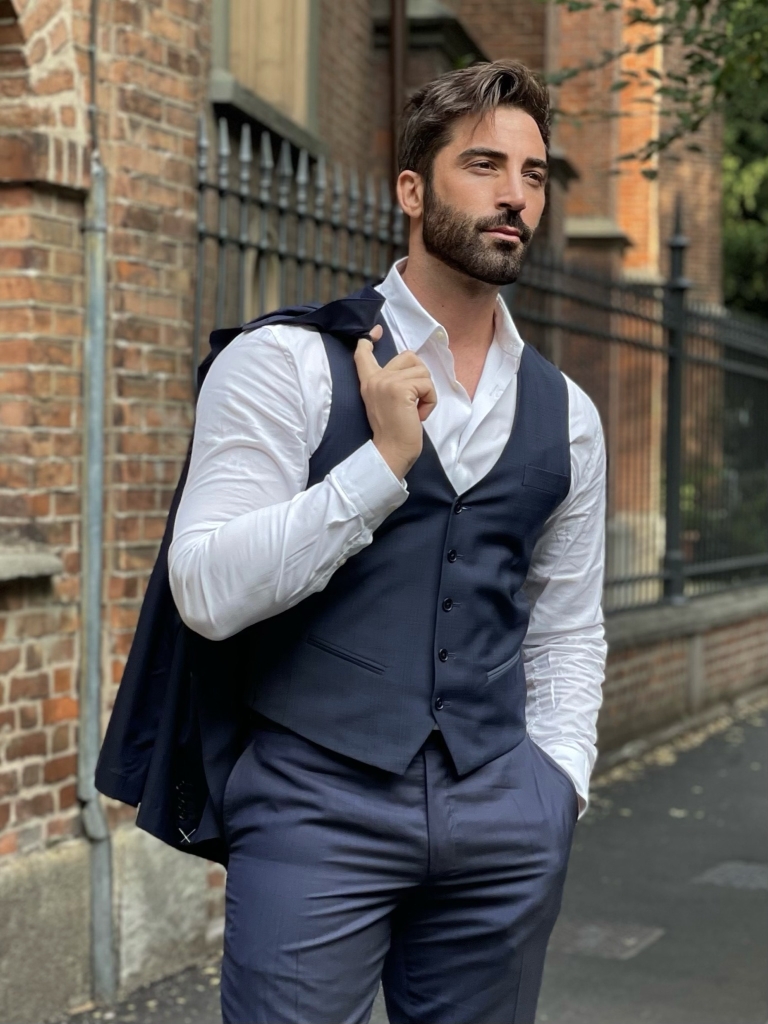 Accompagnatore gigolo Max Nudo